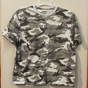 Amazon Essentials TShirt Camouflage (L)